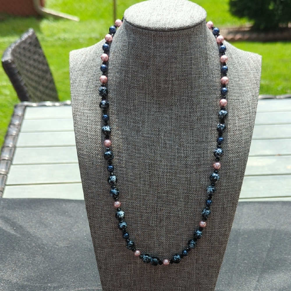 Elegant Blue and Pink Beaded Necklace